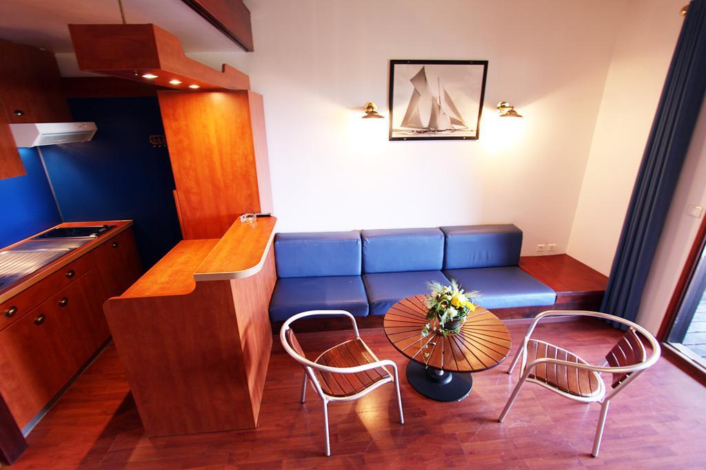 Superior Apartment mit eingeschränktem Meerblick (2 Erwachsene + 3 Kinder) (D)